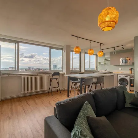 Appartement 3 Bedrooms Balcony Panoramic View - 10 Min Train Station & Metro