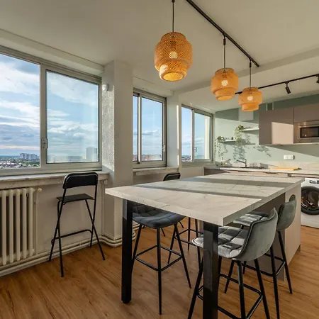 3 Bedrooms Balcony Panoramic View - 10 Min Train Station & Metro Διαμέρισμα *