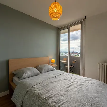 3 Bedrooms Balcony Panoramic View - 10 Min Train Station & Metro Apartment