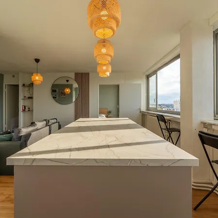 3 Bedrooms Balcony Panoramic View - 10 Min Train Station & Metro *