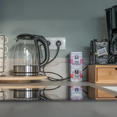 Apartment 3 Bedrooms Balcony Panoramic View - 10 Min Train Station & Metro *