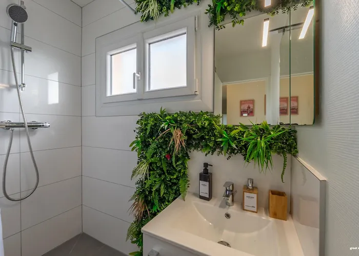 3 Bedrooms Balcony Panoramic View - 10 Min Train Station & Metro Tuluza