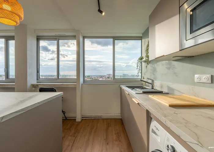 Apartament 3 Bedrooms Balcony Panoramic View - 10 Min Train Station & Metro