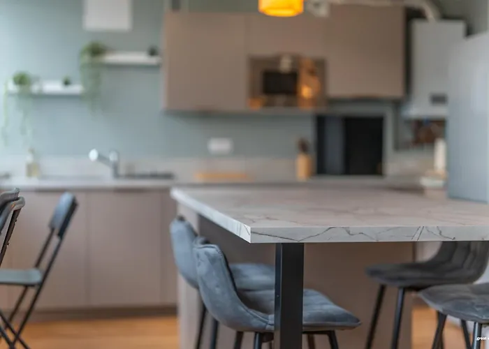 3 Bedrooms Balcony Panoramic View - 10 Min Train Station & Metro