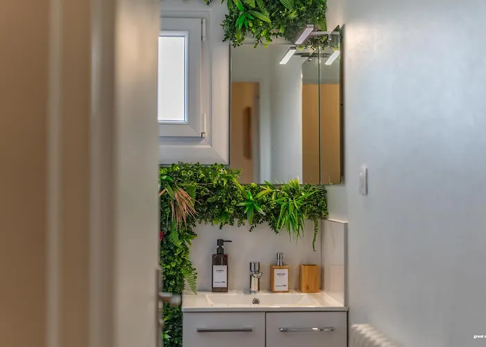 3 Bedrooms Balcony Panoramic View - 10 Min Train Station & Metro Apartament