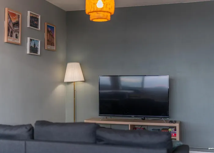 Apartament 3 Bedrooms Balcony Panoramic View - 10 Min Train Station & Metro