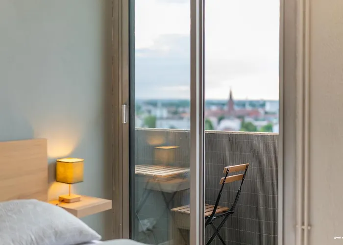 3 Bedrooms Balcony Panoramic View - 10 Min Train Station & Metro