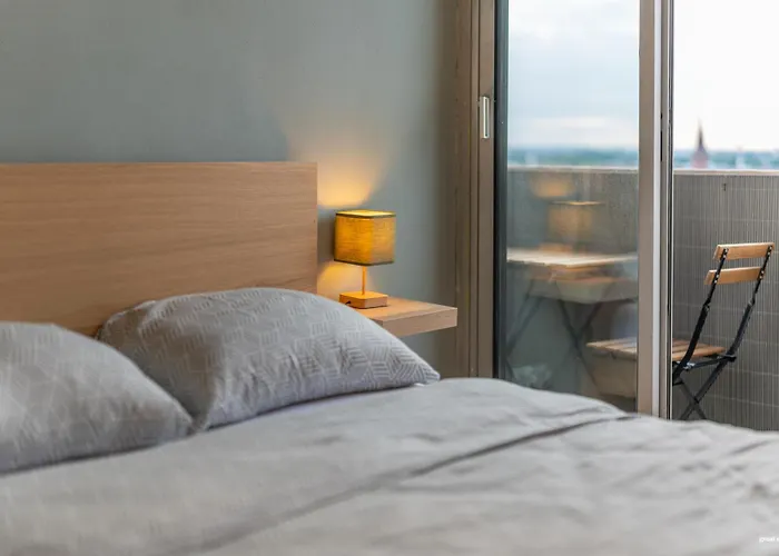 Apartament 3 Bedrooms Balcony Panoramic View - 10 Min Train Station & Metro *