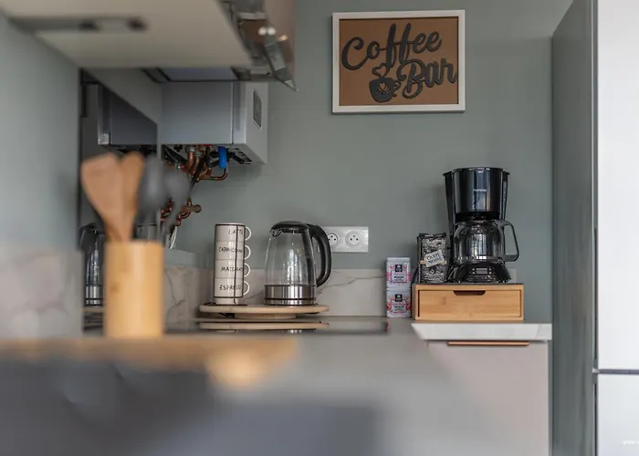 3 Bedrooms Balcony Panoramic View - 10 Min Train Station & Metro Apartament