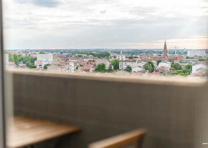 3 Bedrooms Balcony Panoramic View - 10 Min Train Station & Metro Apartament *