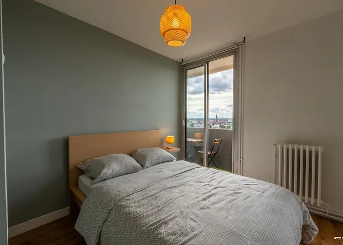 3 Bedrooms Balcony Panoramic View - 10 Min Train Station & Metro Apartament