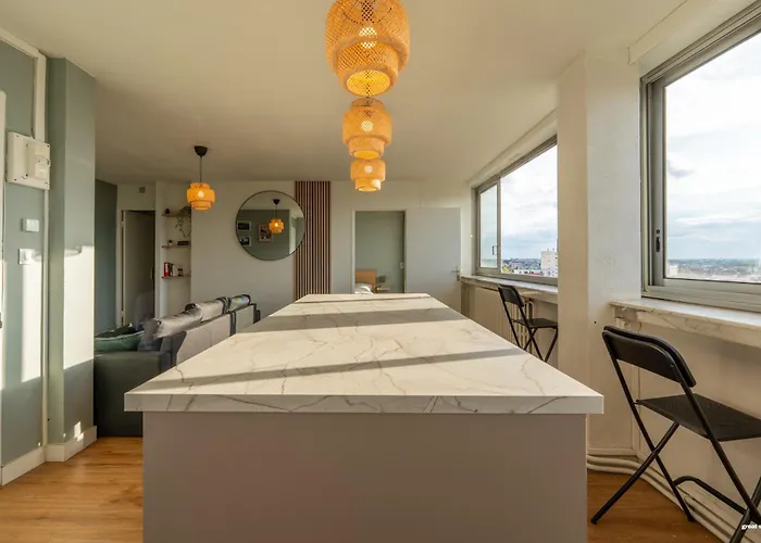 3 Bedrooms Balcony Panoramic View - 10 Min Train Station & Metro *