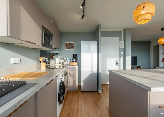 Apartament 3 Bedrooms Balcony Panoramic View - 10 Min Train Station & Metro *