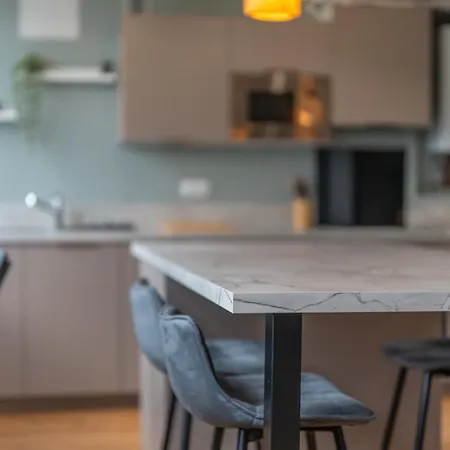 3 Bedrooms Balcony Panoramic View - 10 Min Train Station & Metro