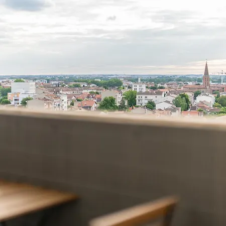 3 Bedrooms Balcony Panoramic View - 10 Min Train Station & Metro Lejlighed *