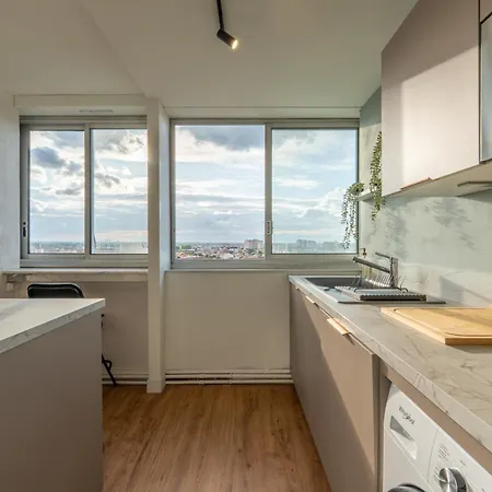 Apartment 3 Bedrooms Balcony Panoramic View - 10 Min Train Station & Metro