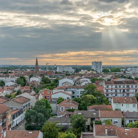 3 Bedrooms Balcony Panoramic View - 10 Min Train Station & Metro