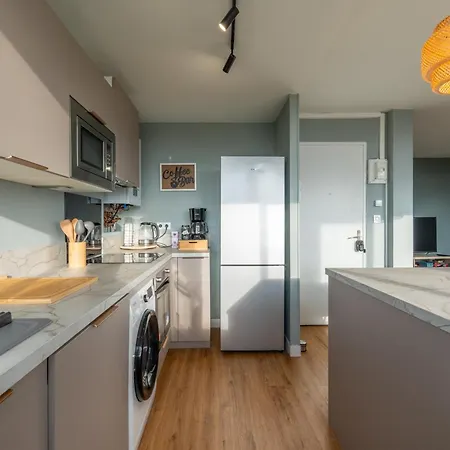 Apartment 3 Bedrooms Balcony Panoramic View - 10 Min Train Station & Metro *